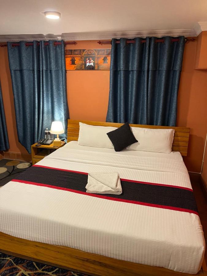 Hotel Empire & Rooftop Restaurant Bhaktapur Exterior photo