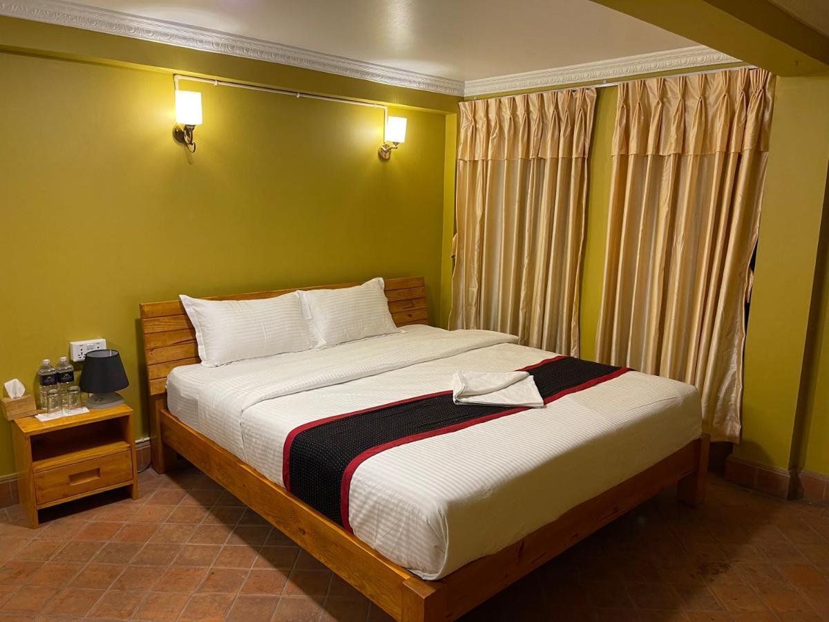 Hotel Empire & Rooftop Restaurant Bhaktapur Exterior photo